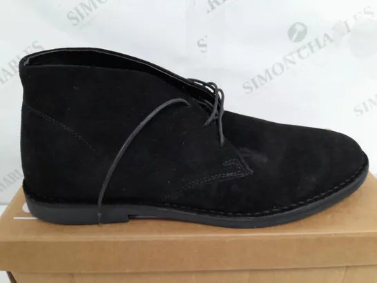 BOXED PAIR OF ASOS DESIGN DESERT BOOTS IN BLACK SUEDE - UK 10.5