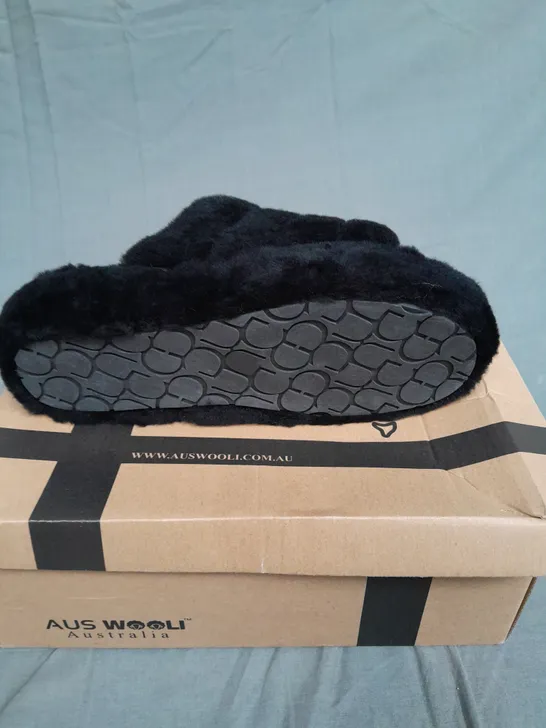 BOXED PAIR OF AUS WOOL SORRENTO BLACK SIZE UK 6