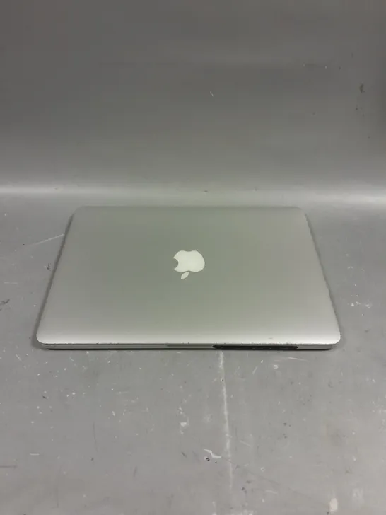 APPLE MACBOOK PRO - A1502