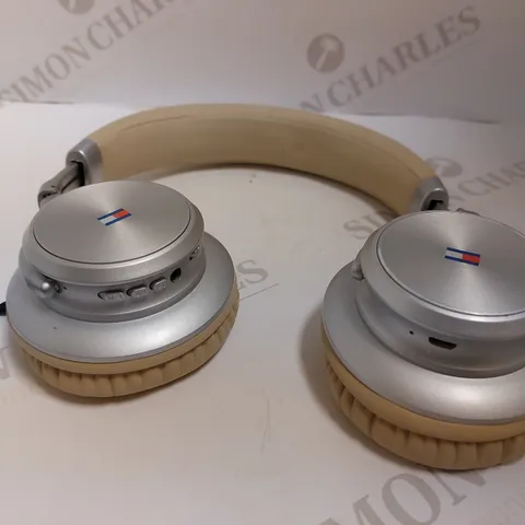 TOMMY HILFIGER HEADPHONES ON EAR