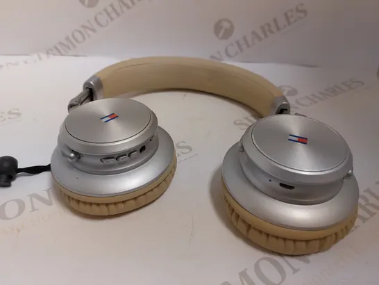 TOMMY HILFIGER HEADPHONES ON EAR