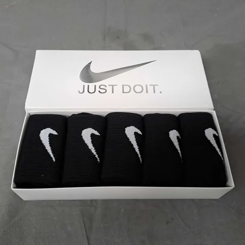 BOX OF 5 NIKE JUST DO IT SOCKS IN BLACK - SIZE UNSPECIFIED 