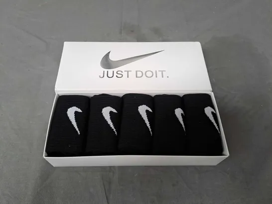 BOX OF 5 NIKE JUST DO IT SOCKS IN BLACK - SIZE UNSPECIFIED 