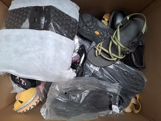 BOX OF APPROXIMATELY 15 ASSORTED PAIRS OF SHOES AND FOOTWEAR ITEMS IN VARIOUS STYLES AND SIZES TO INCLUDE FOREVER COMFORT, RIVER ISLAND, ETC