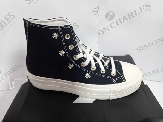 BOXED PAIR CONVERSE CTAS LIFT HI IN BALCK/LIGHT GOLD- SIZE 7.5