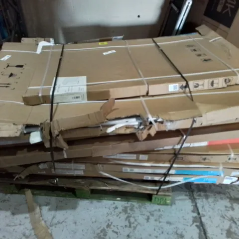 PALLET OF ASSORTED BATHROOM FITTING ITEMS TO INCLUDE BELOW 90CMFIXED PANELS AND L-SHAPED SCREEN