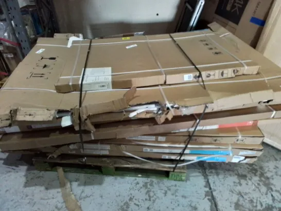 PALLET OF ASSORTED BATHROOM FITTING ITEMS TO INCLUDE BELOW 90CMFIXED PANELS AND L-SHAPED SCREEN