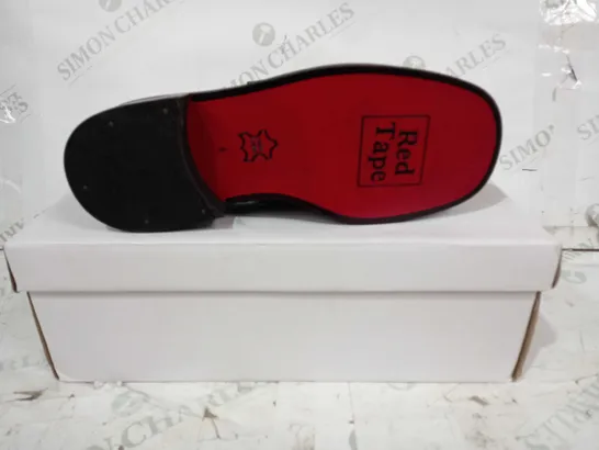 BOXED PAIR OF RED TAPE FORMAL LEATHER SHOES IN BLACK UK SIZE 6