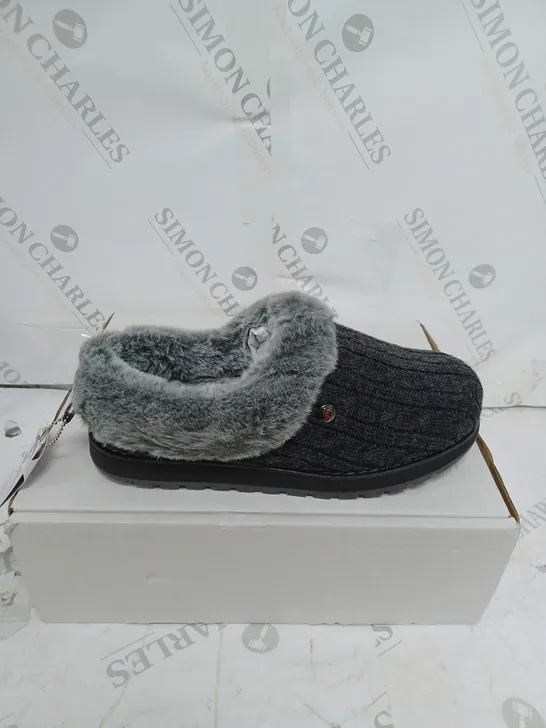 BOBS BY SKECHERS SLIPPERS SIZE 3