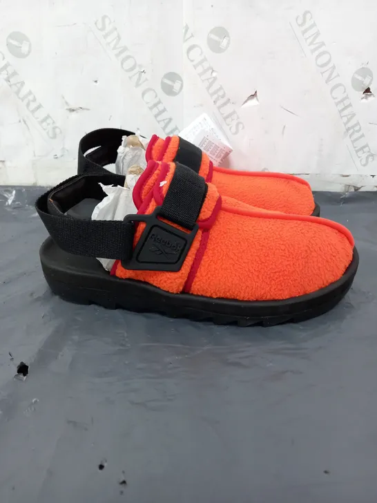 PAIR OF REEBOK BEATNIK SHOES IN ORANGE - 6