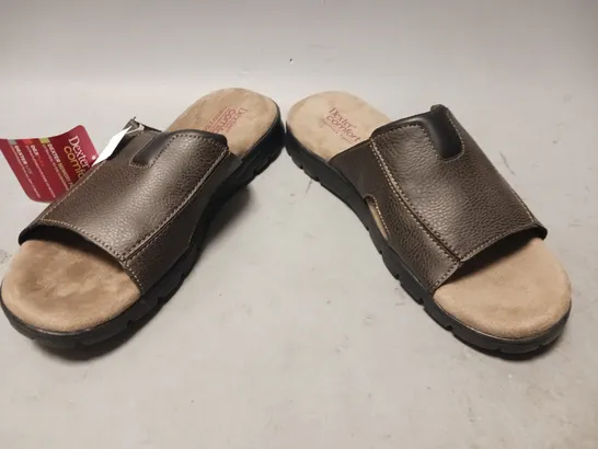 BOXED PAIR OF DEXTER COMFORT OPEN TOE SANDALS IN DARK BROWN SIZE 13