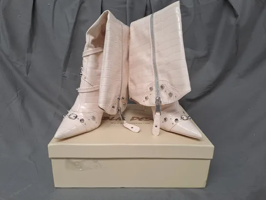 BOXED PAIR OF PUBLIC DESIRE POINTED TOE KNEE HIGH BOOTS IN CREAM UK SIZE 4