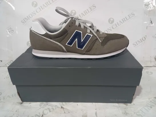 BOXED PAIR OF NEW BALANCE 373 TRAINERS IN OLIVE GREEN UK SIZE 10