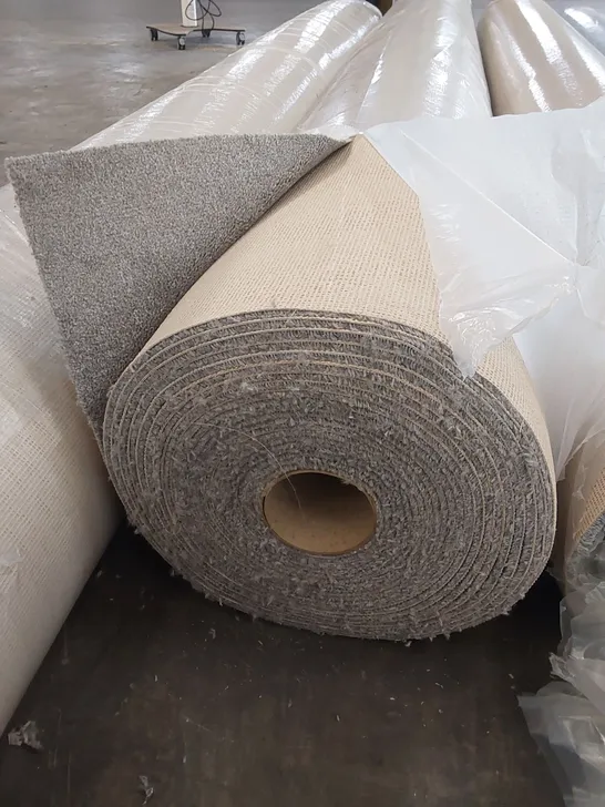 ROLL OF QUALITY SUPERTWIST ACTION BACK CARPET // SIZE: APPROX 4 X 17.7m