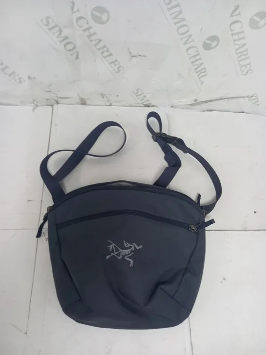 ARC'TERYX BAG IN NAVY ONE SIZE 