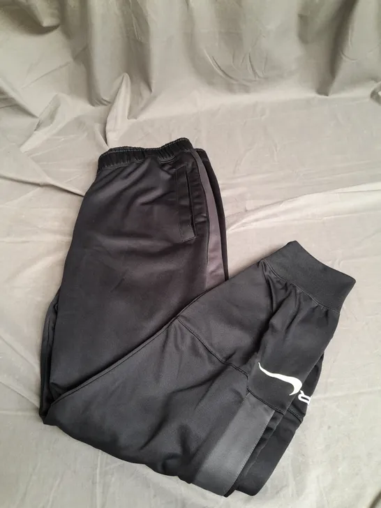 NIKE LARGE STANDARD FIT TAPER LEG REGULAR LENGTH