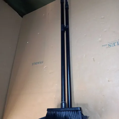 STAND UP DUSTPAN AND BRUSH 