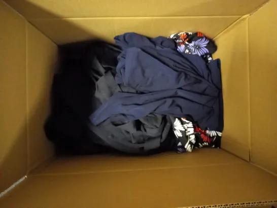 BOX OF APPROX. 10 CLOTHING ITEMS TO INCLUDE  LEGGINGS - JOGGERS IN VARIOUS COLOURS AND SIZES 