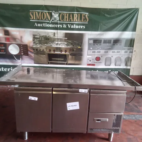 FOOD PREP STATION WITH UNDERCOUNTER FRIDGES 