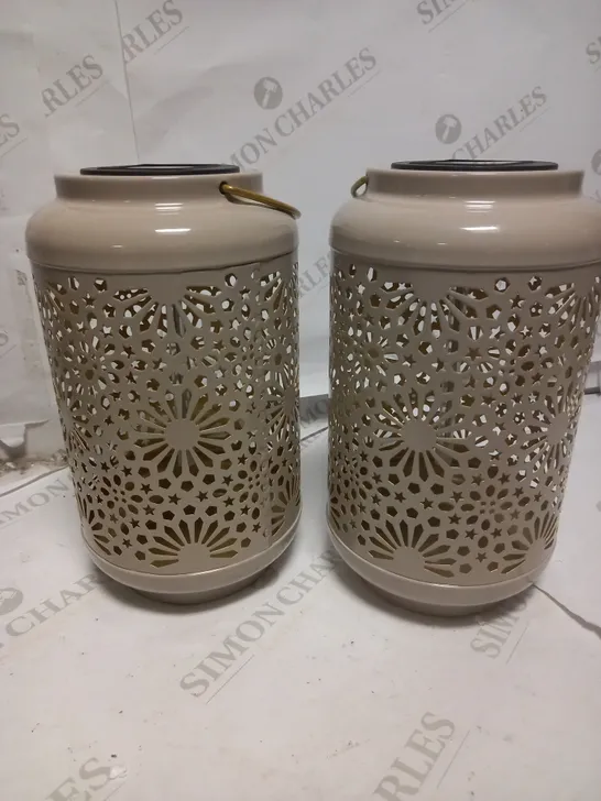 GARDEN REFLECTIONS SET OF 2 PATTERNED SOLAR LANTERNS, FLOWER