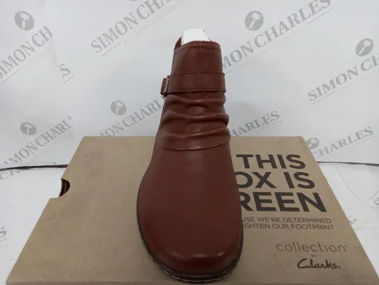 BOXED CLARKS CORA ROUCHED IN DARK TAN LEA IN UK 7