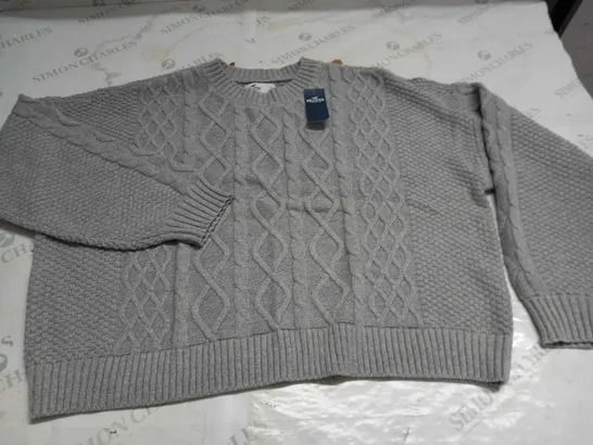 HOLLISTER GREY CABLE KNIT JUMPER - L