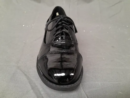 BOX OF APPROXIMATELY 10 PAIRS OF DESIGNER LACE UP SHOES IN GLOSSY BLACK - VARIOUS SIZES