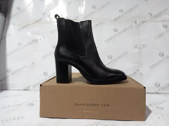 BOXED PAIR OF DUNE LONDON SQUARE TOE HEELED BOOTS IN BLACK UK SIZE 6