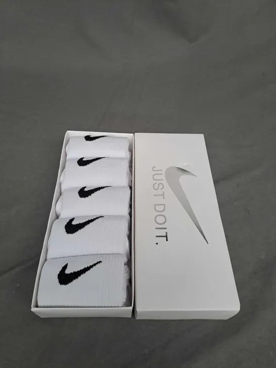 BOX OF 5 NIKE CREW SOCKS 