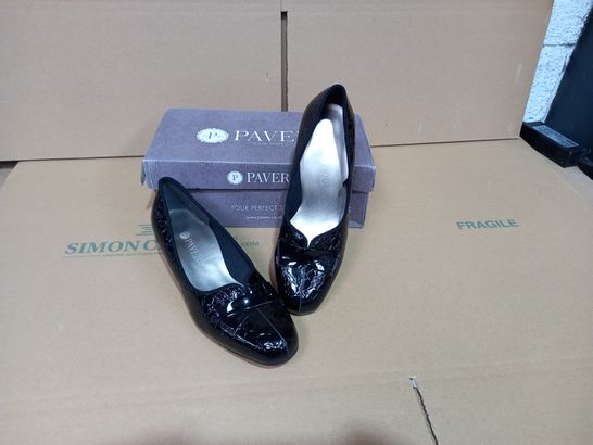BOXED PAIR OF PAVERS BLACK SHOES SIZE 6