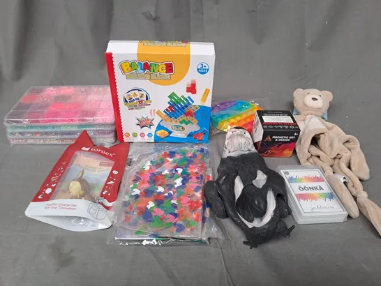 BOX OF ASSORTED TOYS AND GAMES TO INCLUDE BEADS, BUILDING BLOCKS AND FIDGET TOYS