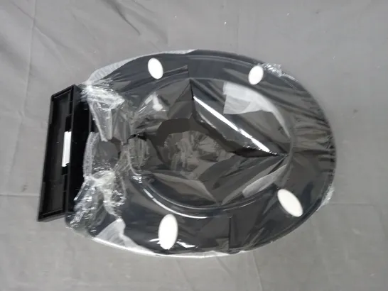 BOXED UNBRANDED TOILET SEAT IN BLACK