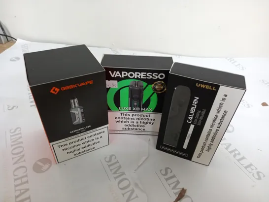 APPROXIMATELY 20 VAPES & E-CIGARETTES TO INCLUDE GEK VAPE L200, VAPORESSO LUXE XR MAX, CALIBURN A3, ETC