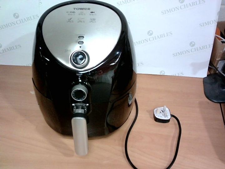 Lot 2655: TOWER 4.3 LITRE AIR FRYER - Simon Charles Auctioneers