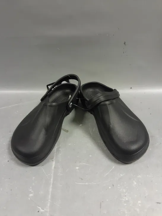 PAIR OF LAKELAND ACTIVE ALLONBY CLOGS IN BLACK - 7