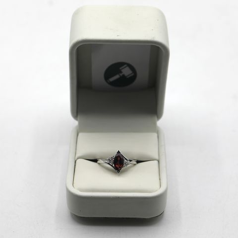 DESIGNER 9ct WHITE GOLD RING SET WITH A MARQUISE CUT GARNET AND DIAMONDS, WEIGHT +-1.17ct