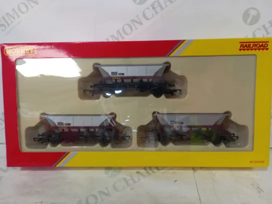 HORNBY RAILROAD 00 GAUGE HOPPER WAGONS (BOX OF 3)