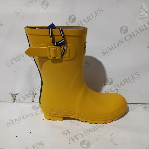 BOXED PAIR OF JOULES WELLINGTON BOOTS IN YELLOW UK SIZE 5