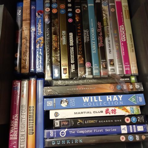 LOT OF APPROX 25 ASSORTED DVD/FILMS TO INCLUDE THE LOST CITY, THE SMURFS, COLLATERAL, ETC
