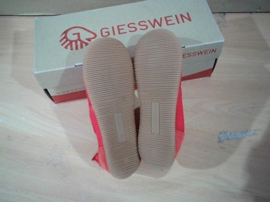 BOXED PAIR OF GIESSWEIN KIDS SLIM FIT SHOES RED SIZE 29