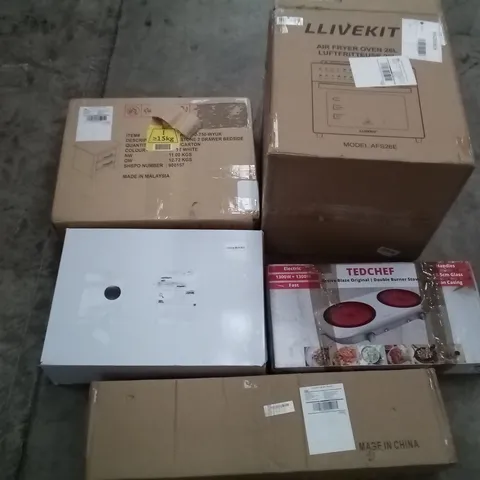 PALLET OF ASSORTED ITEMS INCLUDING 2 DRAWER BEDSIDE TABLE, TEDCHEF DOUBLE BURNER STOVE, ANTIQUE SHOWER SYSTEM, STANDING WASHING LINE, LLIVEKIT AIR FRYER OVEN 