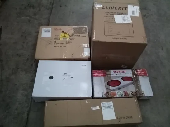 PALLET OF ASSORTED ITEMS INCLUDING 2 DRAWER BEDSIDE TABLE, TEDCHEF DOUBLE BURNER STOVE, ANTIQUE SHOWER SYSTEM, STANDING WASHING LINE, LLIVEKIT AIR FRYER OVEN 