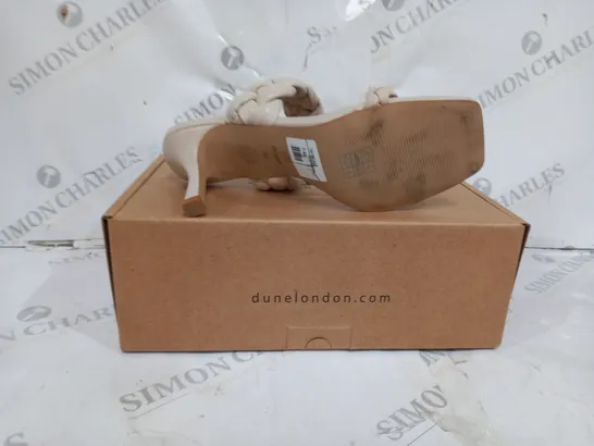BOXED PAIR OF DUNE LONDON ECRU LEATHER PLAITED MID HEEL MULE IN SIZE 7