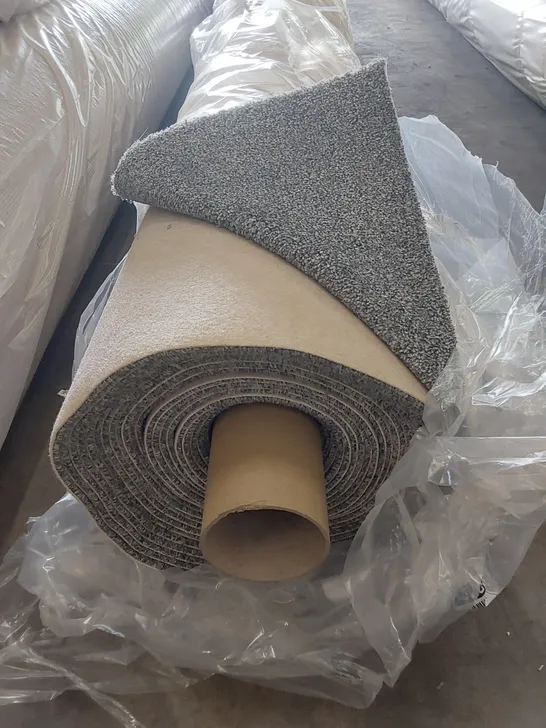 ROLL OF QUALITY STORMONT TWIST FELT RHINO CARPET // SIZE: APPROX 4 X 16m