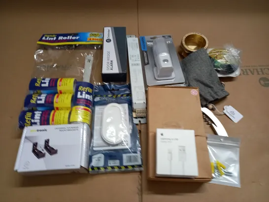 LOT OF ASSORTED HOUSEHOLD ITEMS TO INCLUDE DOOR ALARM WEDGE, NIGHTLIGHT AND APLE LIGHTENING USB CABLE