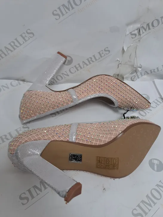 PAIR OF MODA IN PELLE KYLIEE COURT SHOES ROSE GOLD SIZE 7