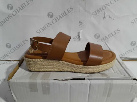 BOXED PAIR OF DUNE WEDGE SANDALS IN SIZE 6