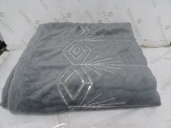 BOXED JULIEN MCDONALD GREY FLEECE BLANKET WITH SEQUIN DETAIL