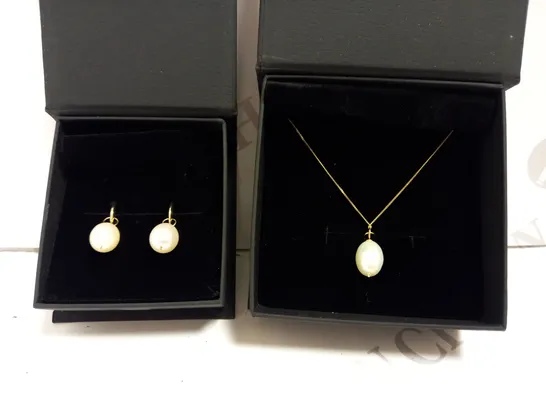 LILY&ROO GOLD EFFECT NECKLACE AND EARRING SET WITH PEARL EFFECT PENDANT