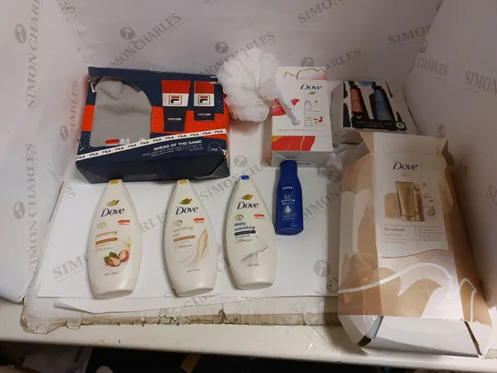 LOT OF APPROXIMATELY 8 COSMETIC GIFTSET TO INCLUDE LYNX AFRICA SET, LYNX SHOWER SET, AND DOVE ESSENTIALS ETC. 